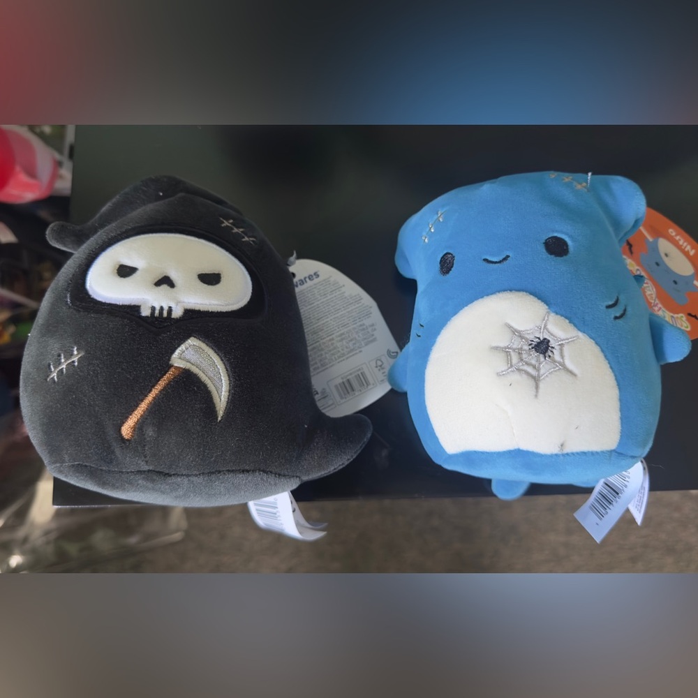 Set of Halloween squishmallows!